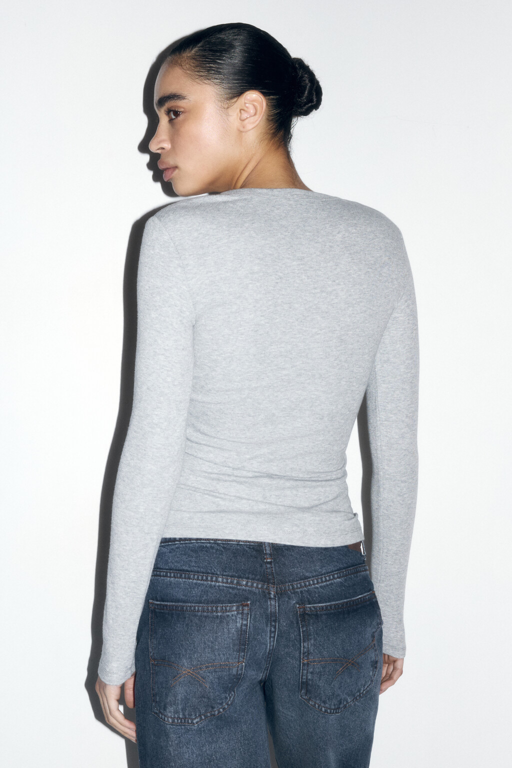 Лонгслив базовый трикотажный в рубчик - цвет серый - 4