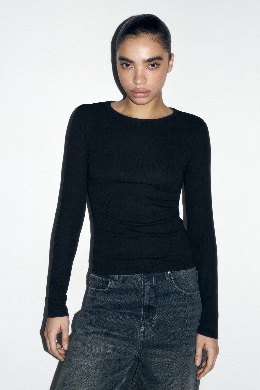 Лонгслив базовый трикотажный в рубчик - цвет черный - 2