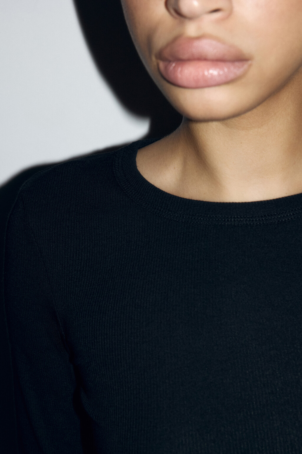 Лонгслив базовый трикотажный в рубчик - цвет черный - 6