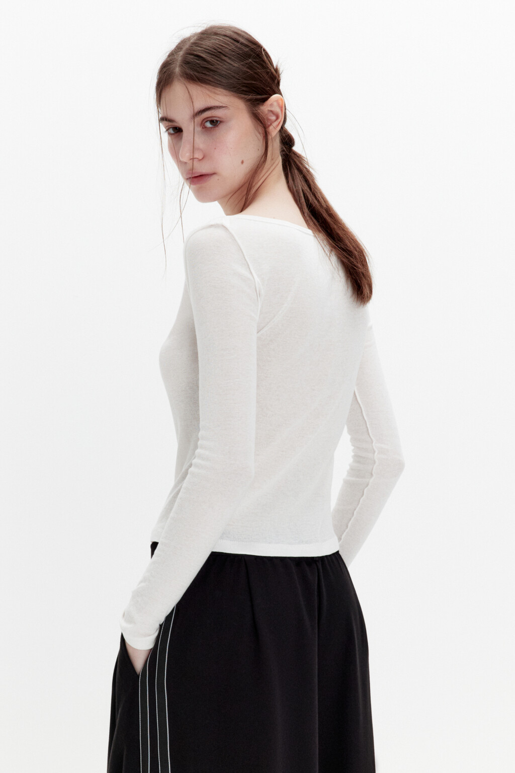 Лонгслив хлопковый приталенный с вырезом-лодочкой - цвет белый - 3