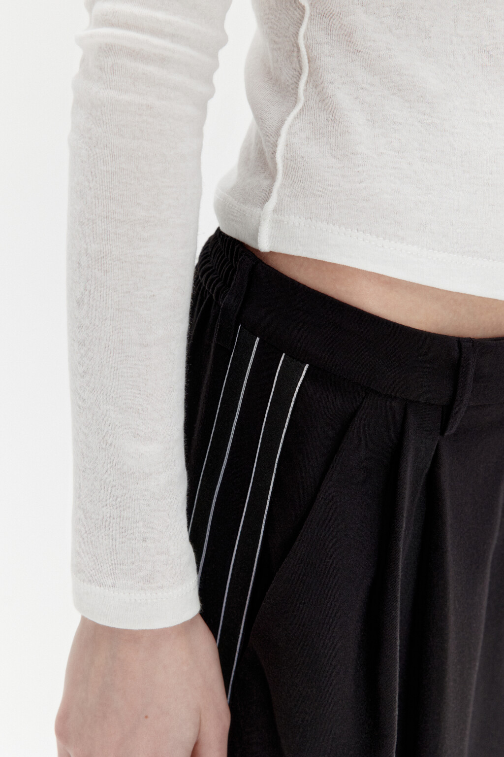 Лонгслив хлопковый приталенный с вырезом-лодочкой - цвет белый - 6