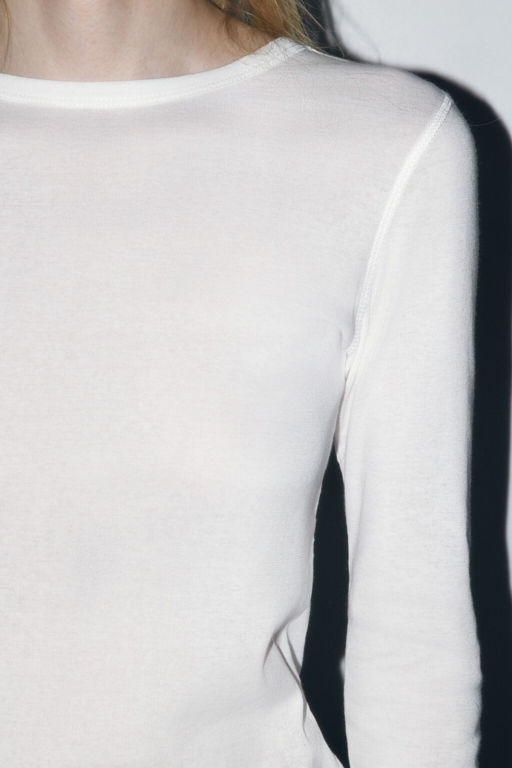 Лонгслив из тонкого хлопкового трикотажа - цвет белый - 6