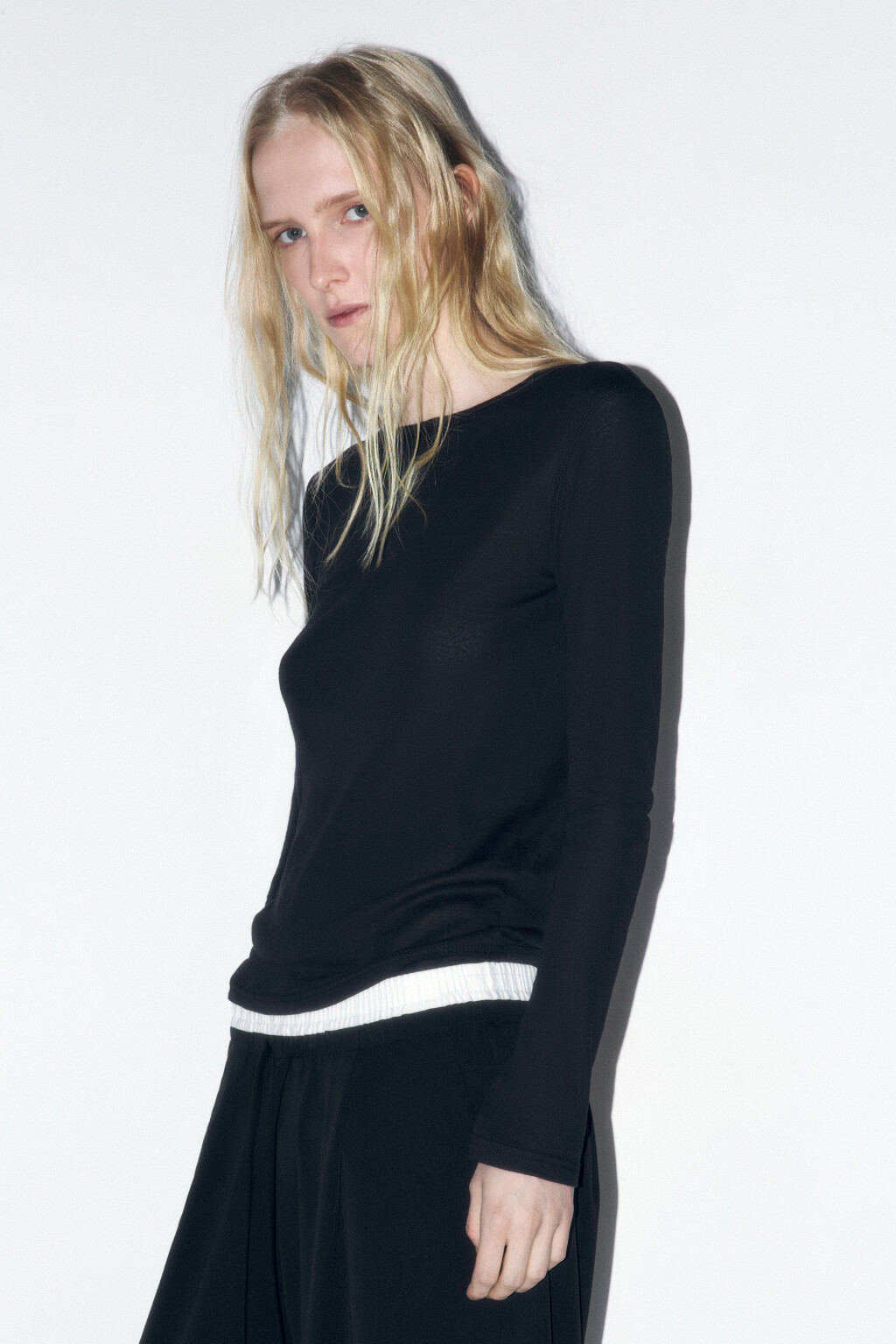 Лонгслив из тонкого хлопкового трикотажа - цвет черный - 3