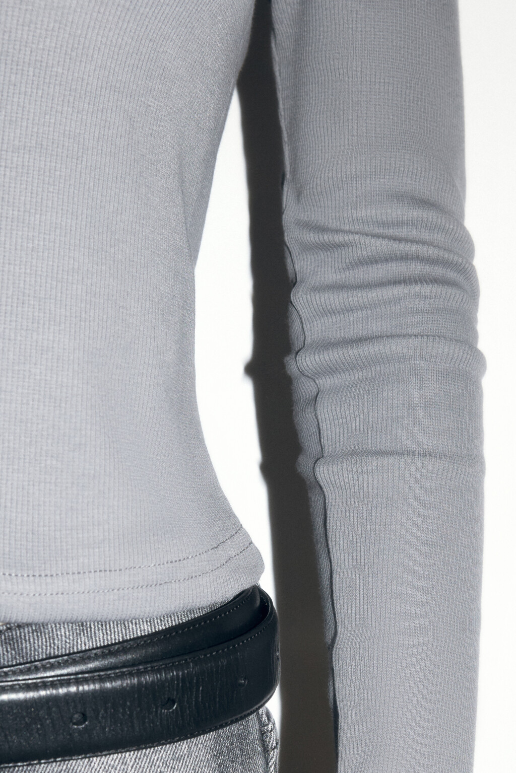 Лонгслив облегающий с вырезом-лодочкой - цвет серый - 6