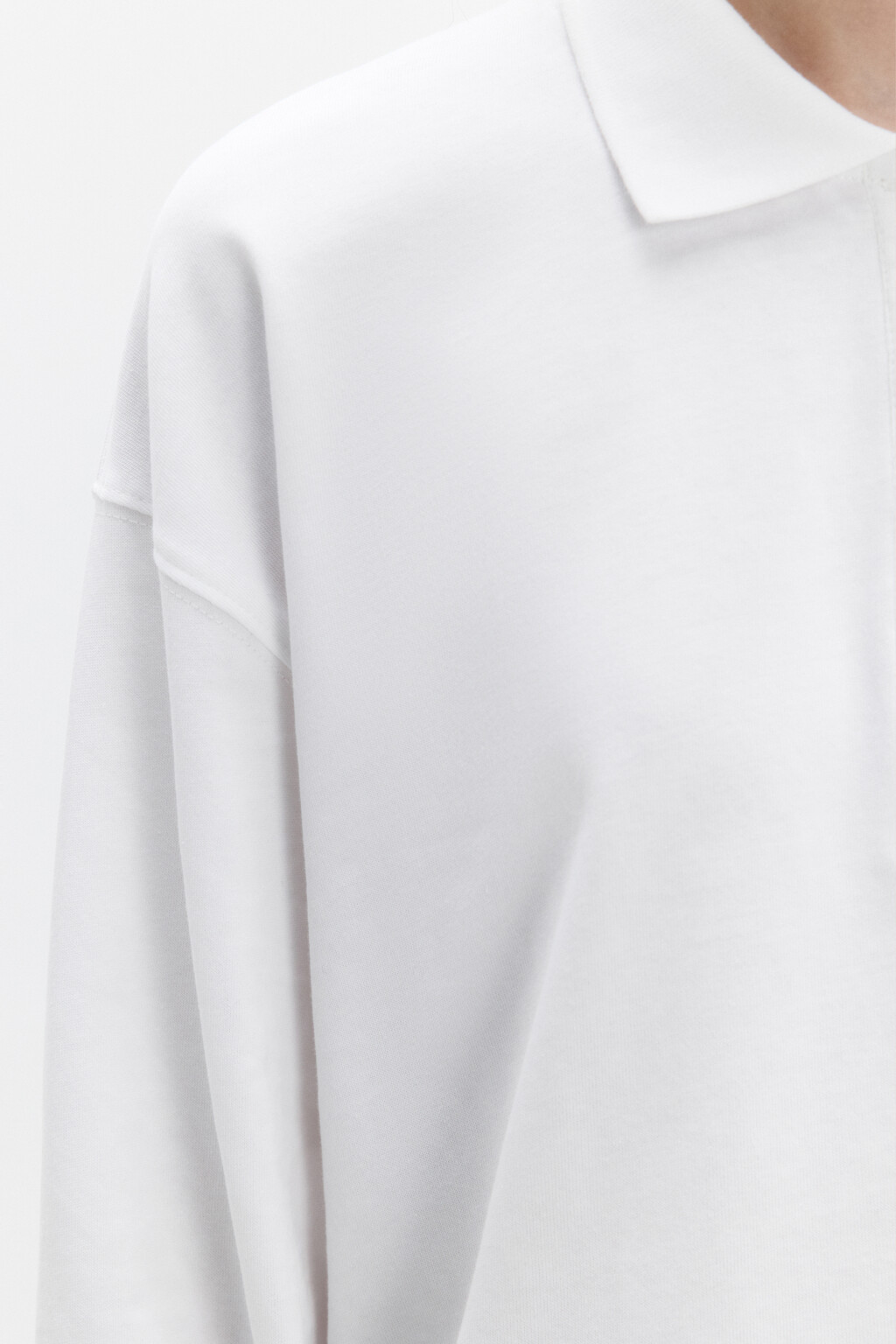Лонгслив свободный хлопковый с воротником-поло - цвет белый - 7