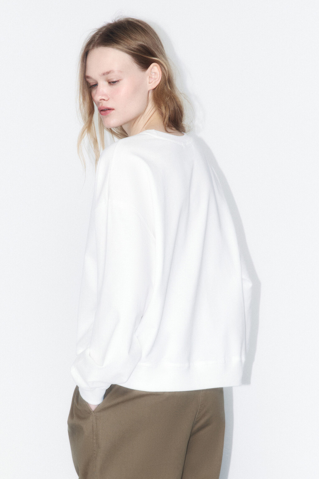 Свитшот базовый из хлопкового футера - цвет молочный - 3