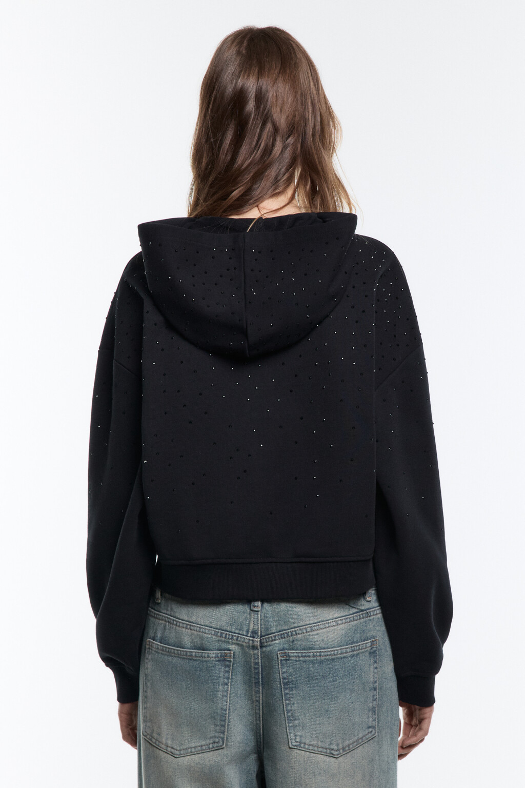 Худи-зипка укороченная со стразами - цвет черный - 4