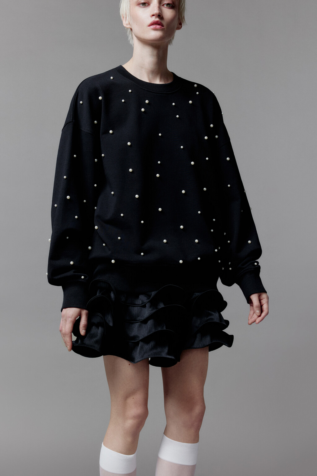 Свитшот из футера с жемчужными бусинами - цвет черный - 1
