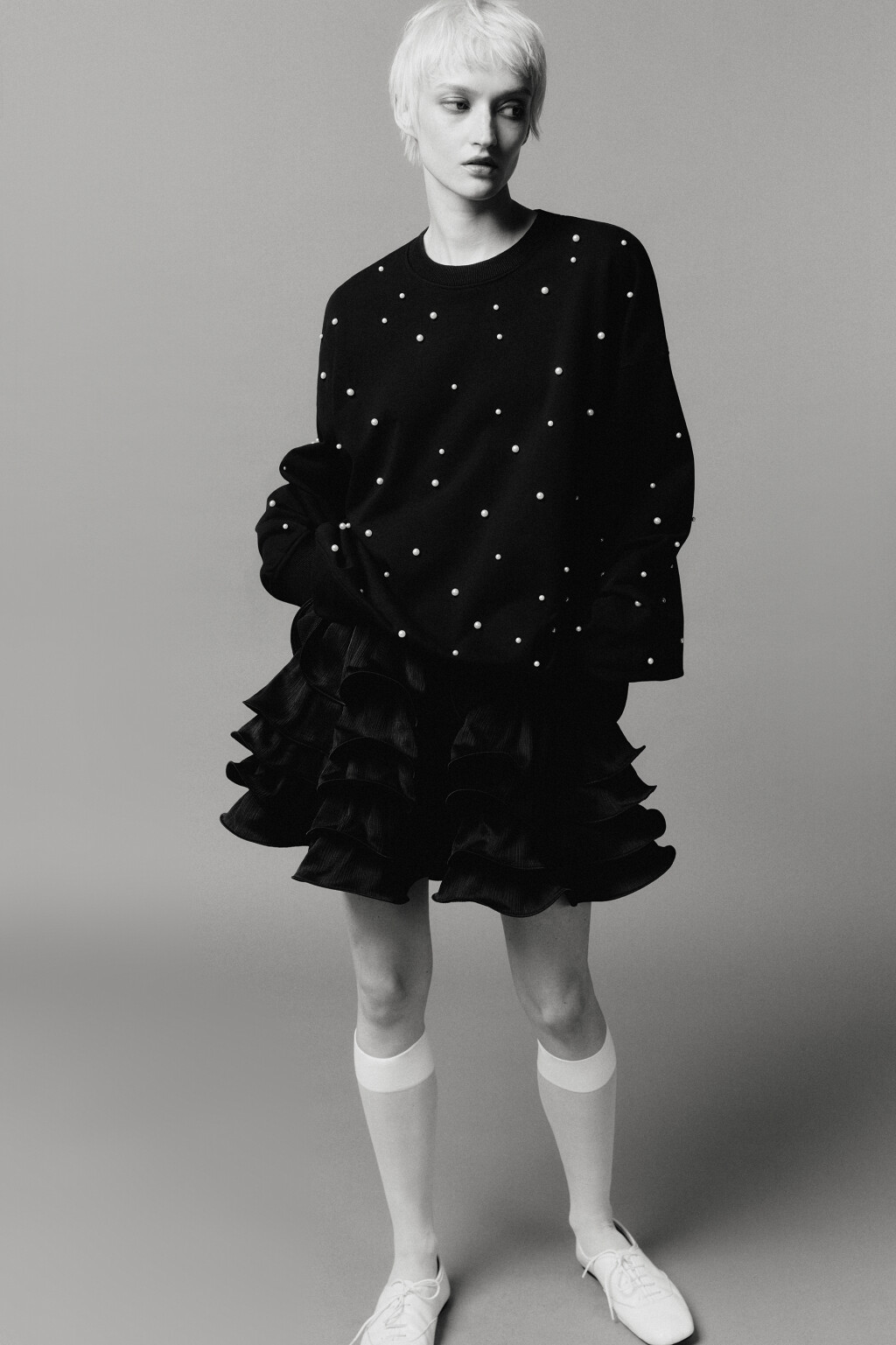 Свитшот из футера с жемчужными бусинами - цвет черный - 2