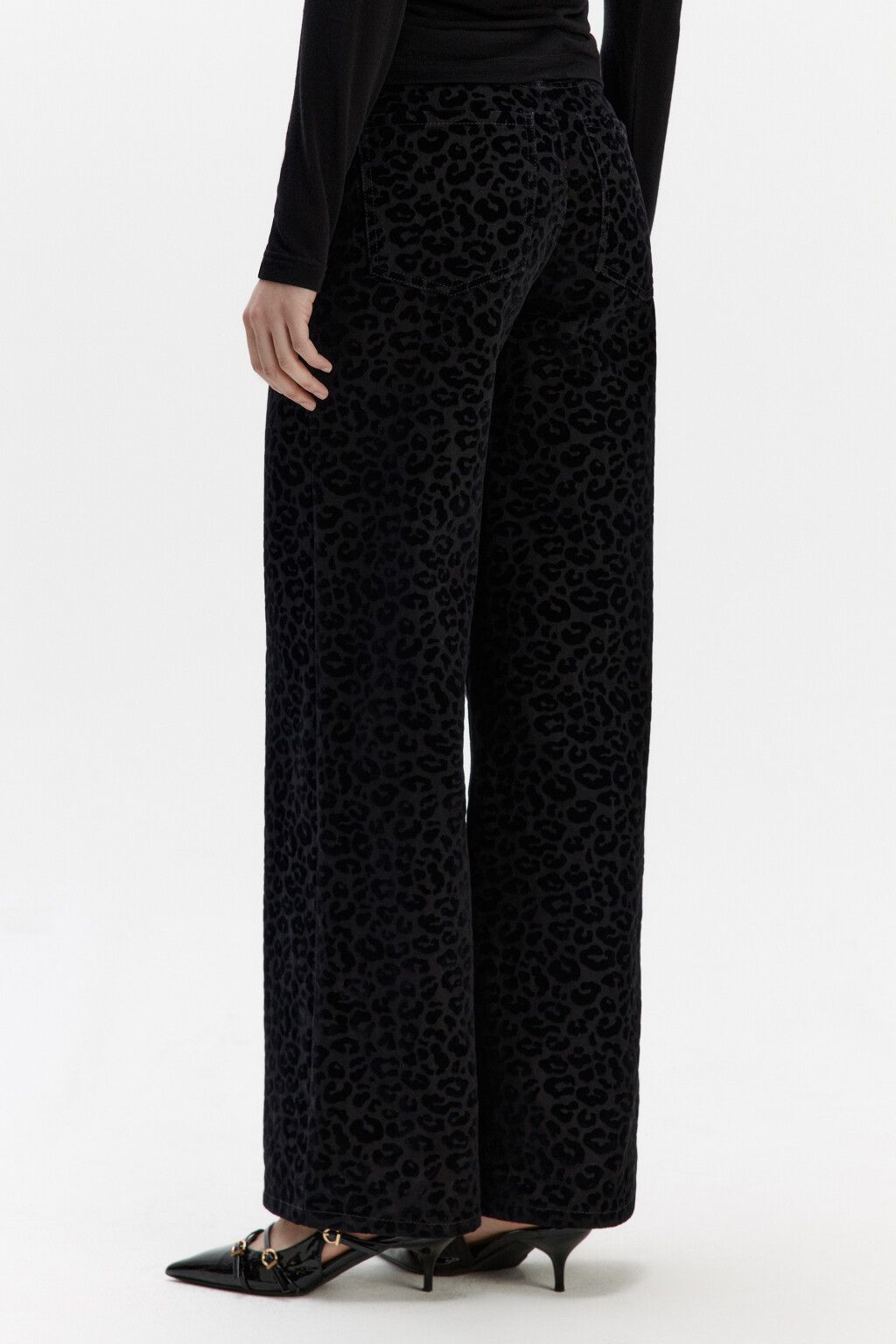 Джинсы широкие с леопардовым принтом - цвет черный - 4