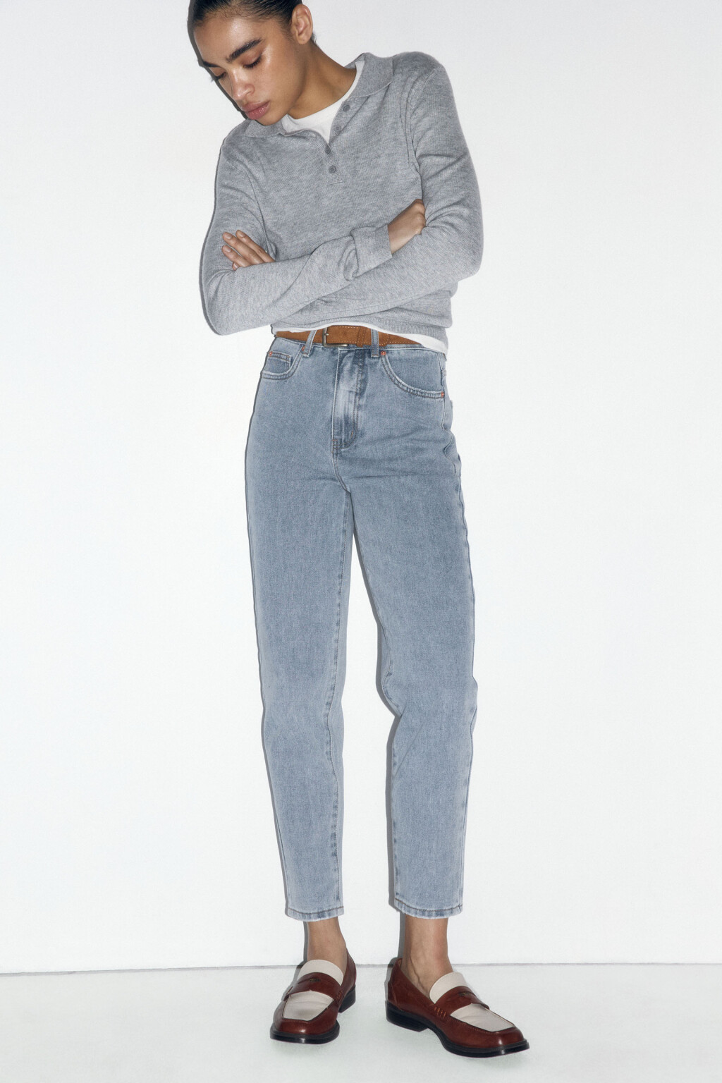 Джинсы mom fit с высокой посадкой и ремнем - цвет голубой - 1