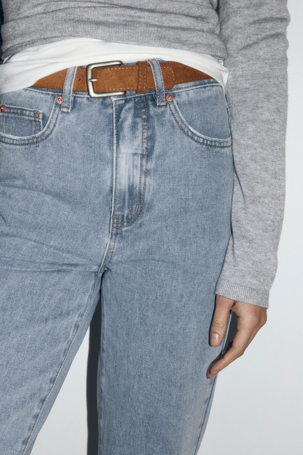 Джинсы mom fit с высокой посадкой и ремнем - цвет голубой - 6