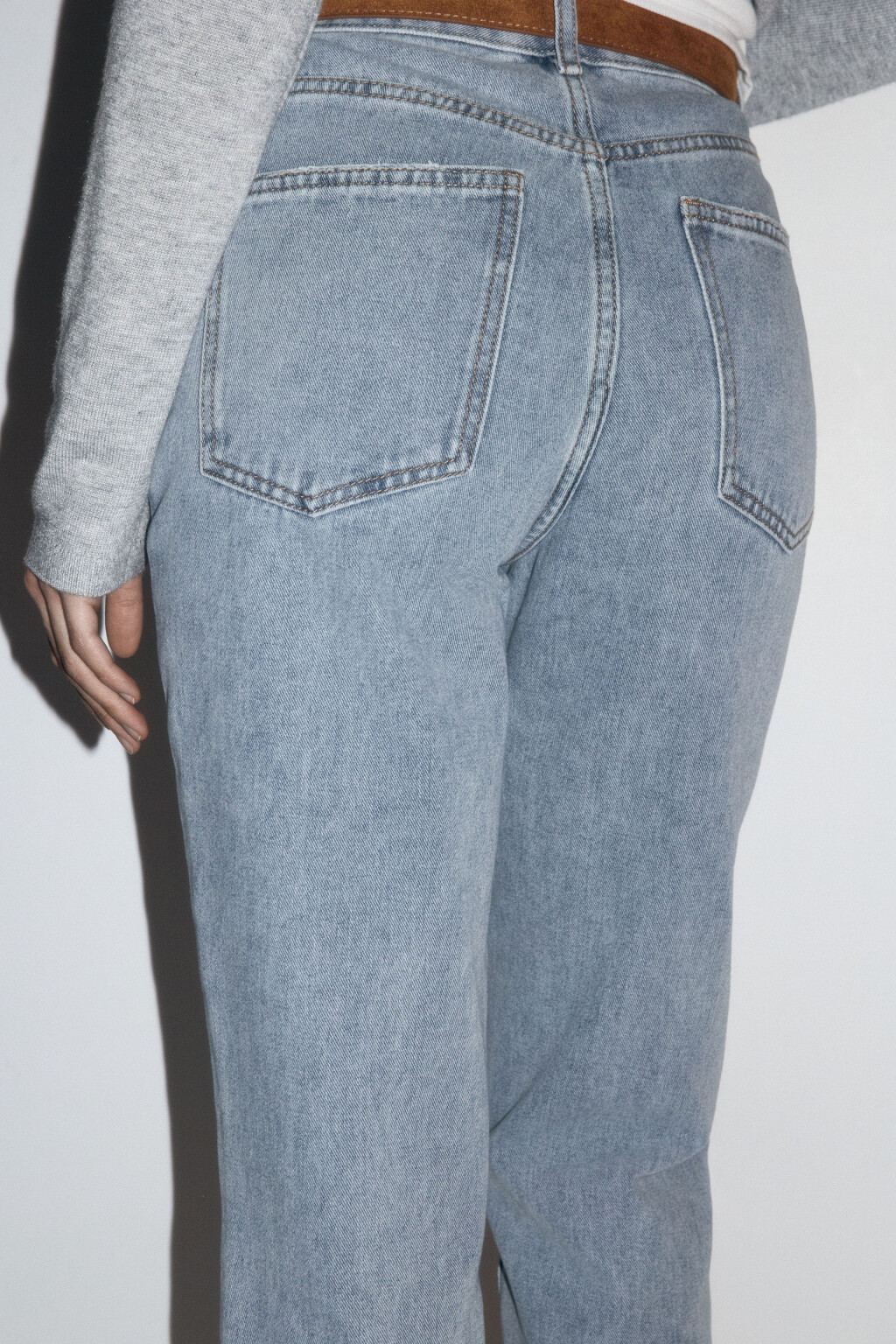 Джинсы mom fit с высокой посадкой и ремнем - цвет голубой - 7