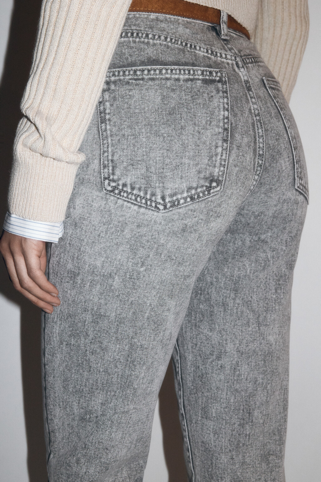Джинсы mom fit с высокой посадкой и ремнем - цвет серый - 7