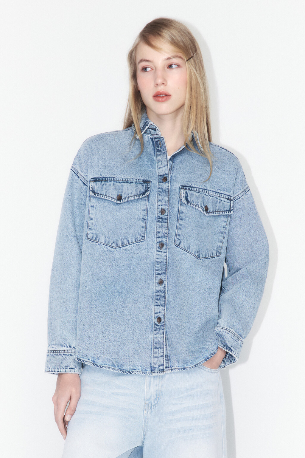 Рубашка oversize джинсовая с карманами - цвет голубой - 2