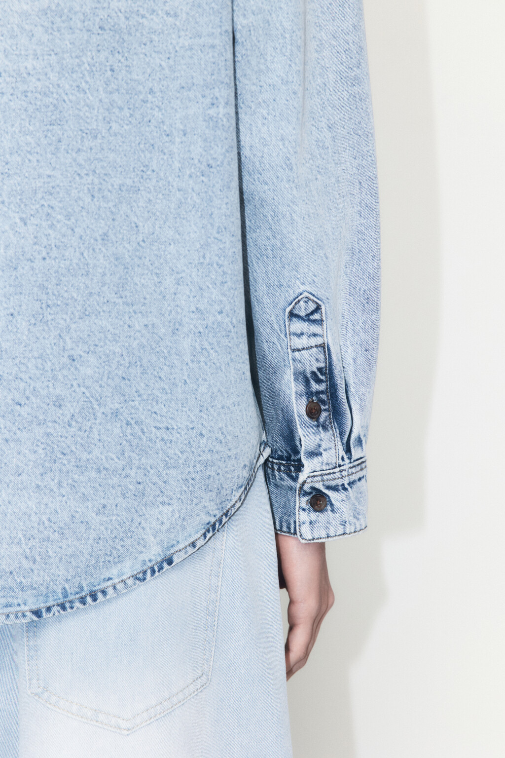 Рубашка oversize джинсовая с карманами - цвет голубой - 6