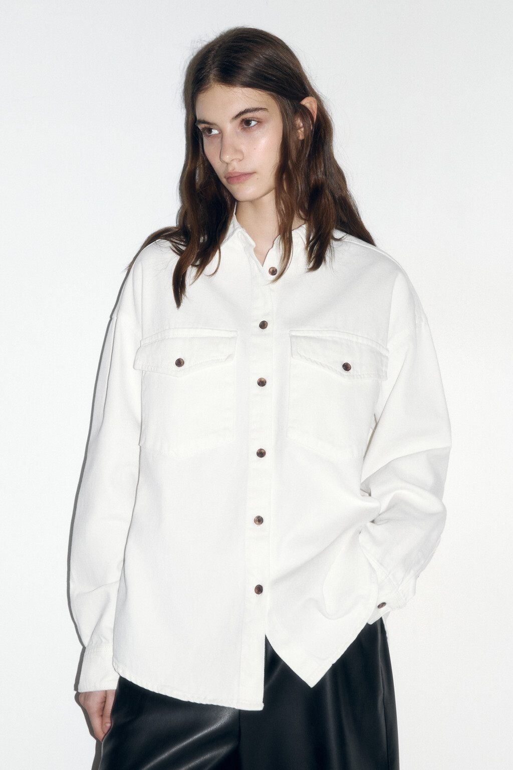 Рубашка oversize джинсовая с карманами - цвет ванильный - 2