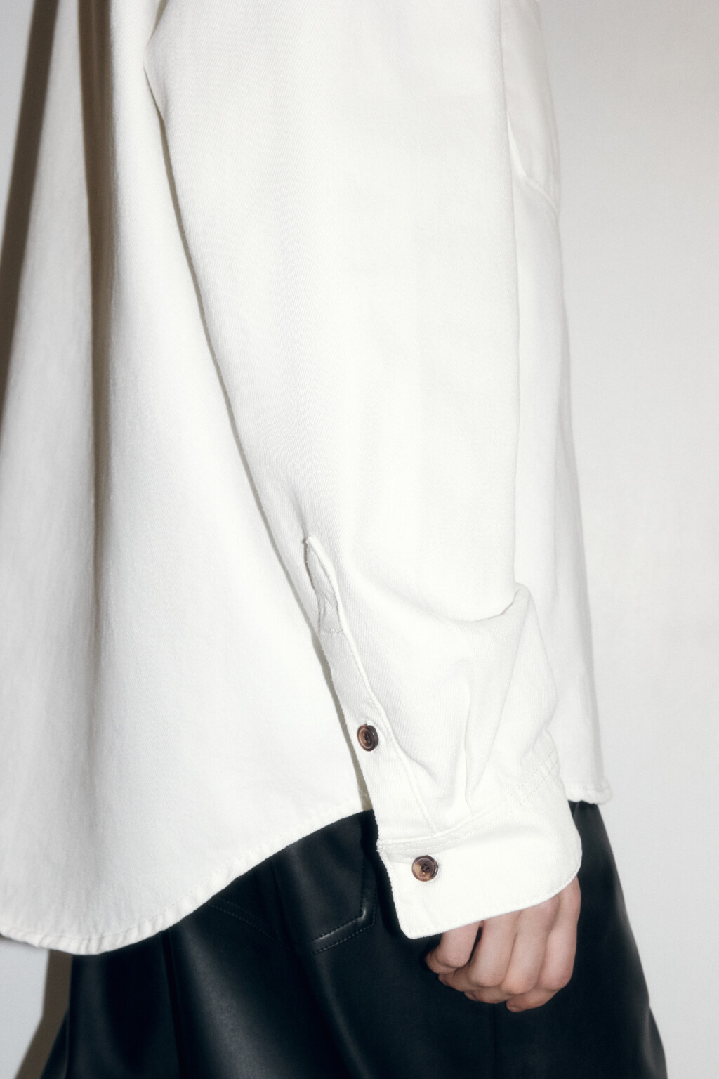 Рубашка oversize джинсовая с карманами - цвет ванильный - 5