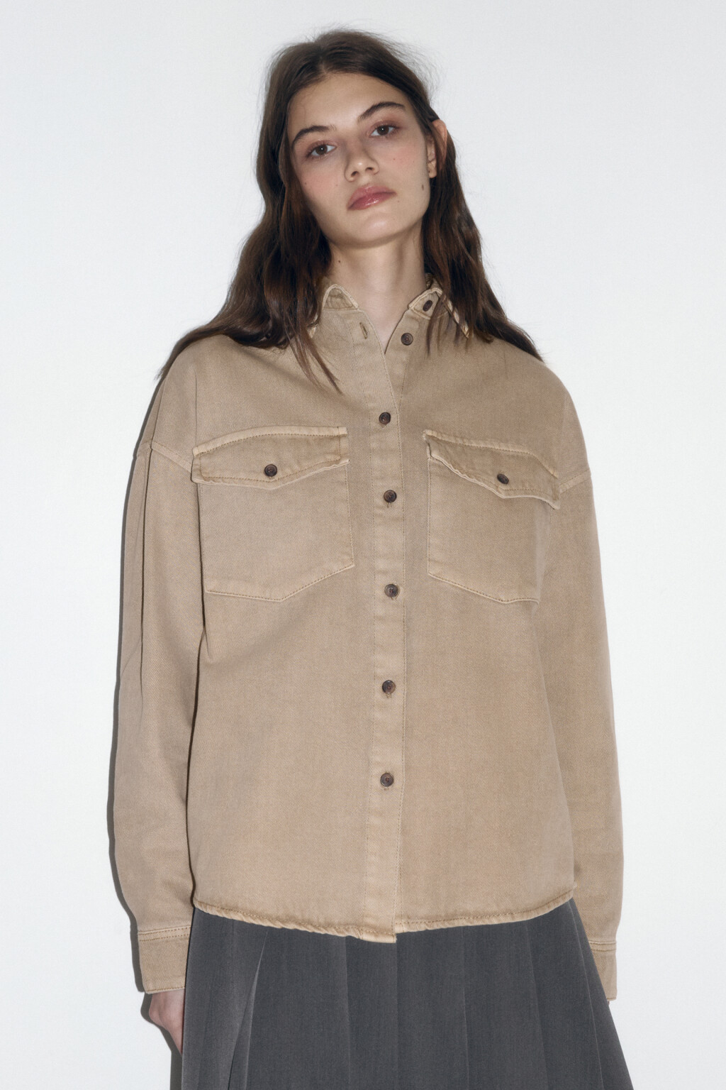 Рубашка oversize джинсовая с карманами - цвет бежевый - 2