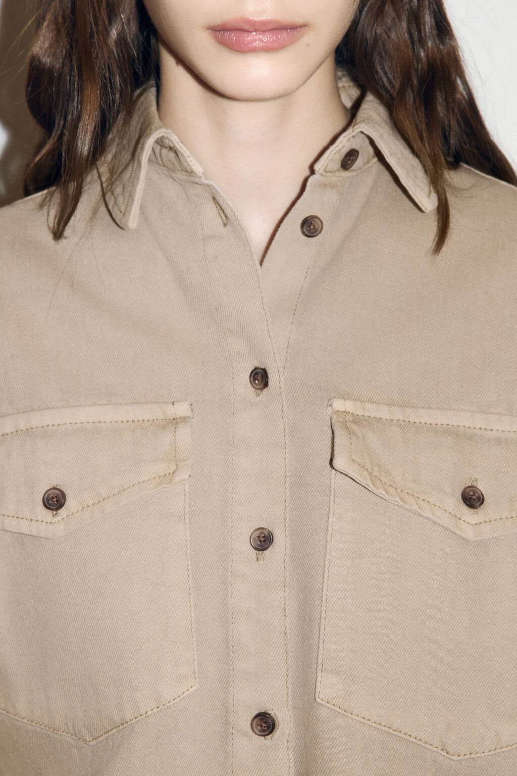 Рубашка oversize джинсовая с карманами - цвет бежевый - 5