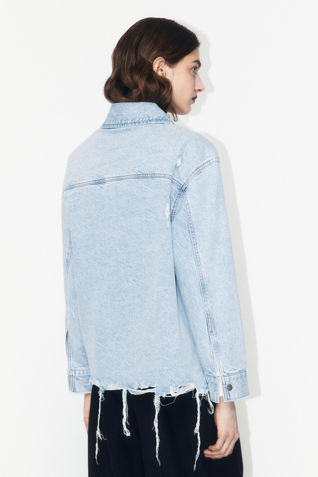 Рубашка oversize джинсовая рваная - цвет голубой - 3