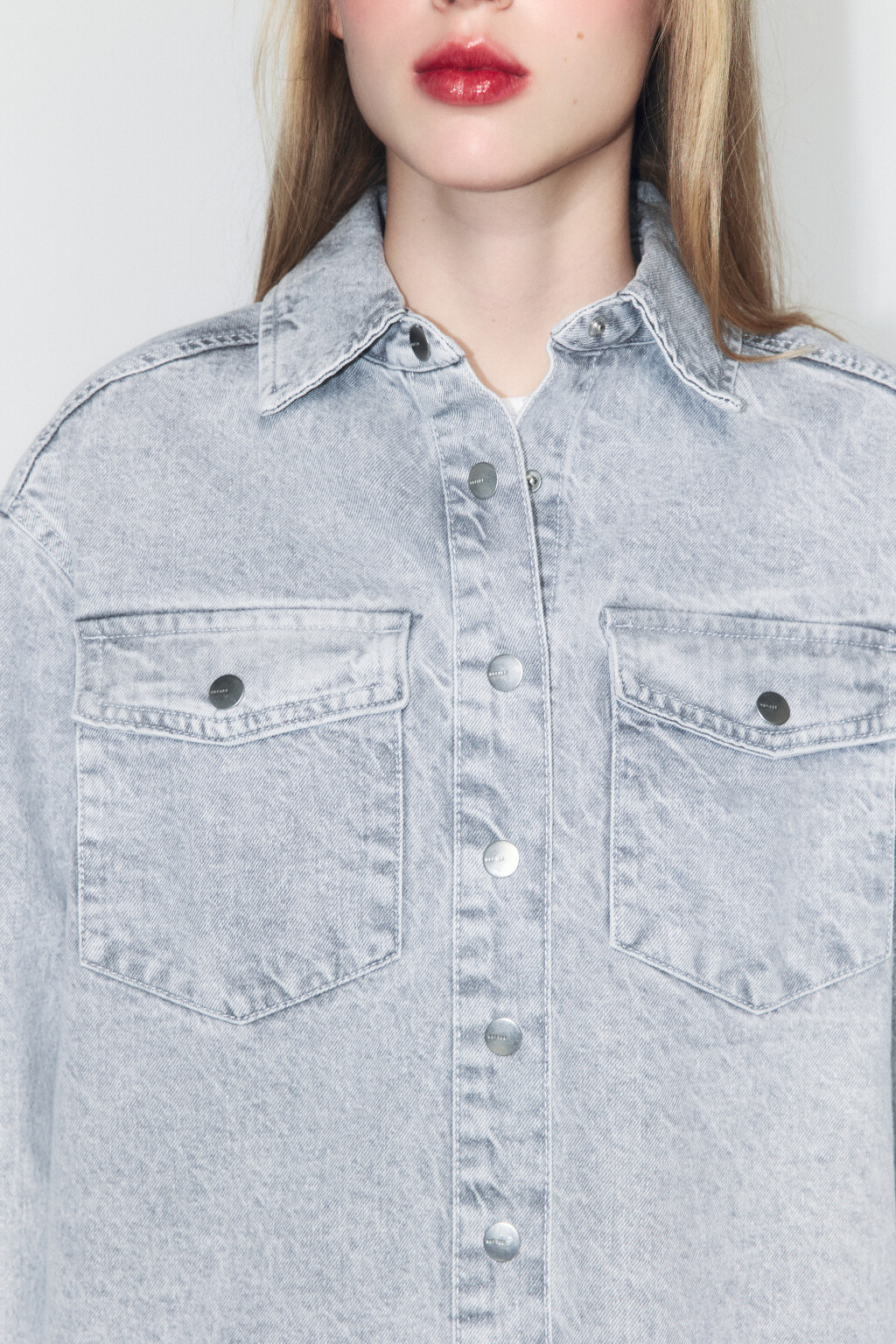 Рубашка oversize джинсовая рваная - цвет серый - 6