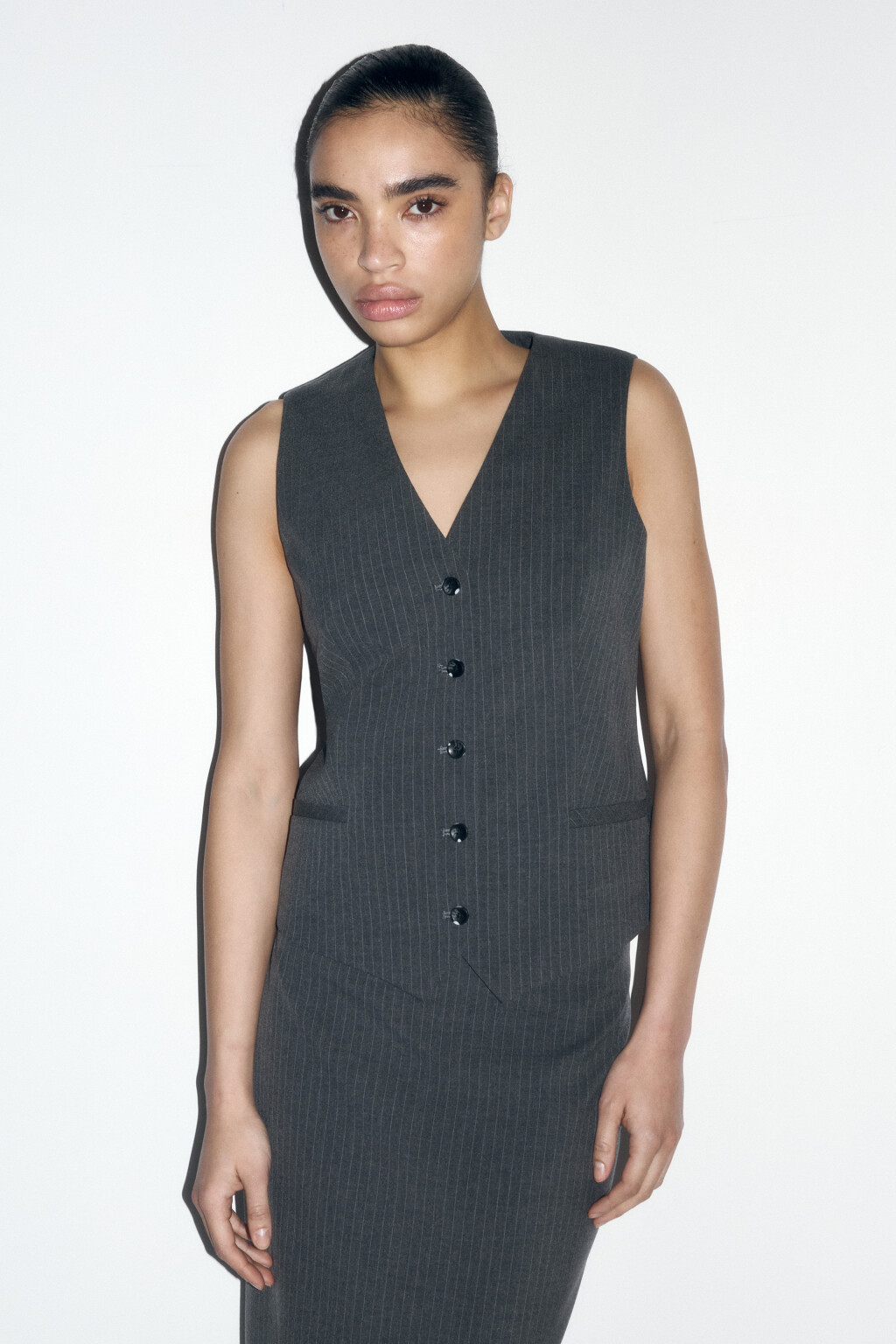 Жилет костюмный приталенный в полоску - цвет серый - 1