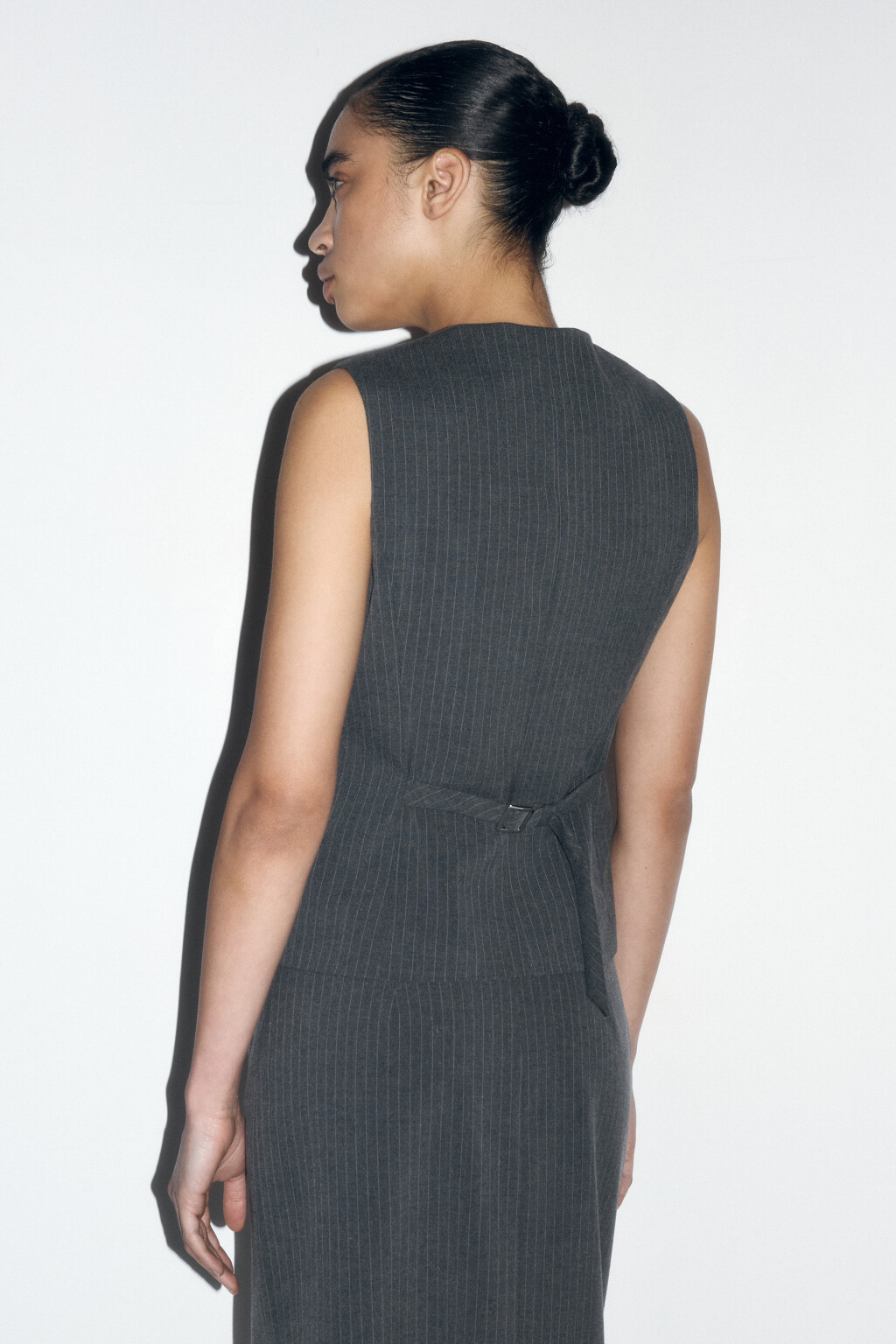 Жилет костюмный приталенный в полоску - цвет серый - 3