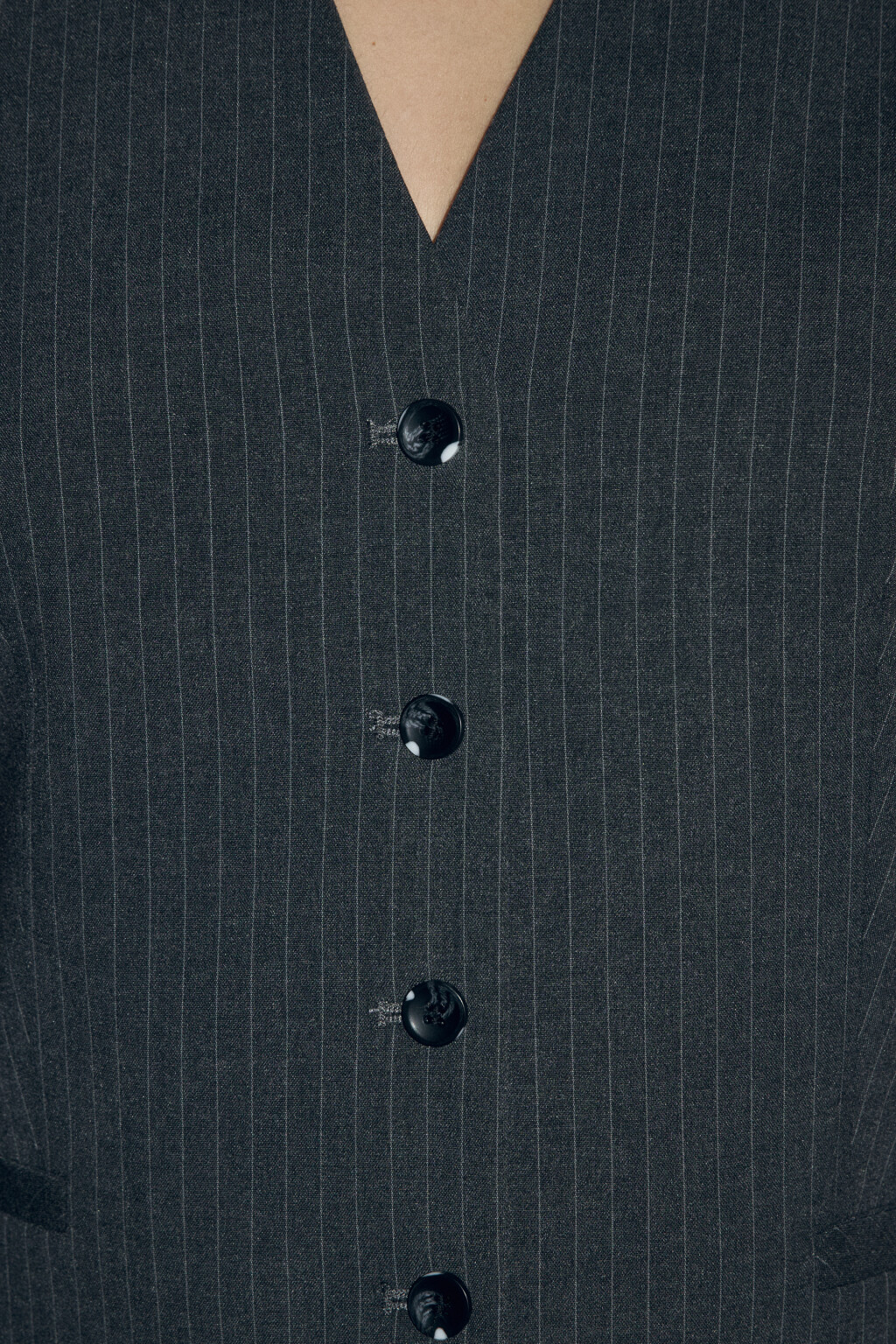 Жилет костюмный приталенный в полоску - цвет серый - 7