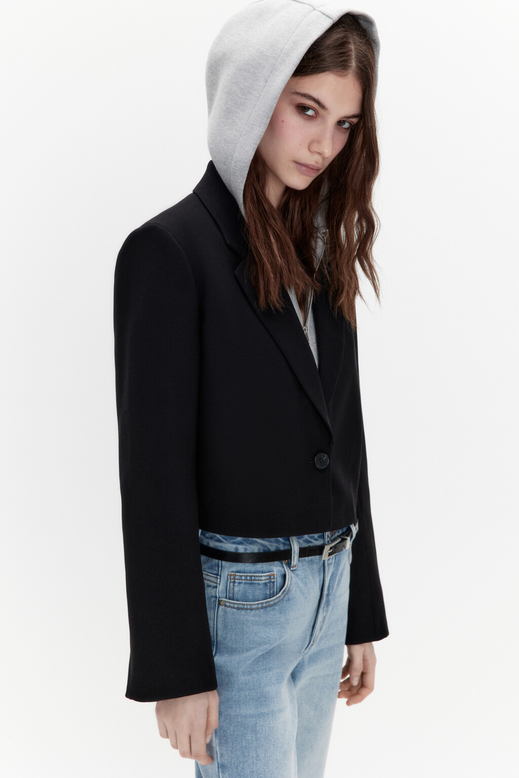 Жакет укороченный с имитацией худи с капюшоном - цвет черный - 2