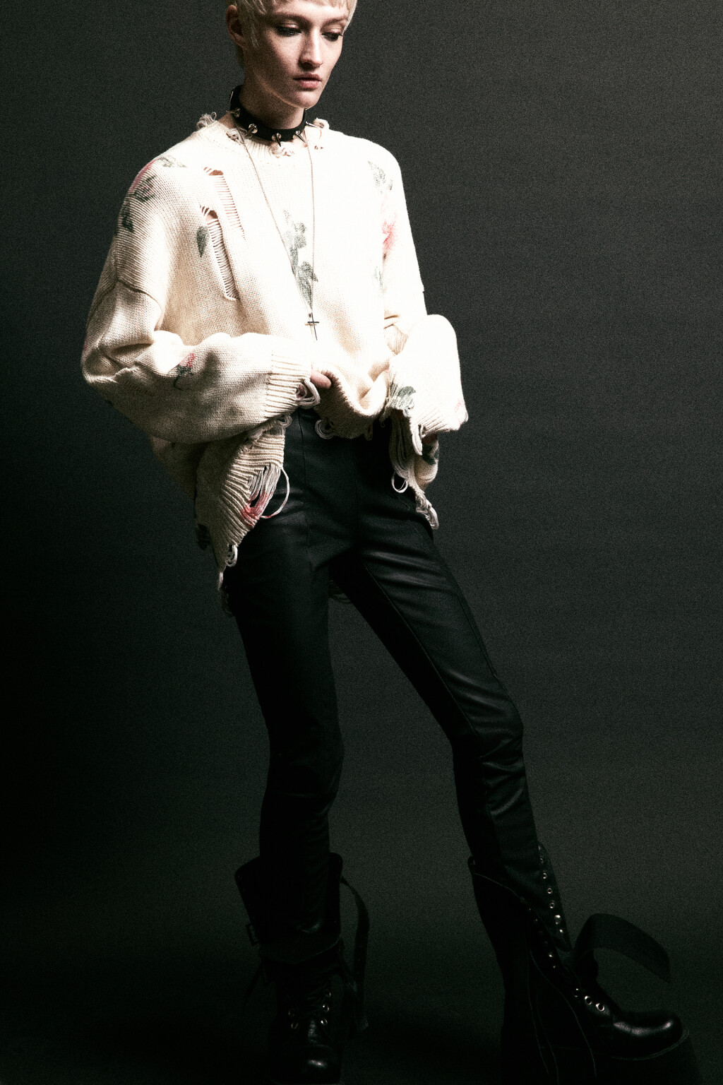 Брюки-леггинсы из искусственной кожи - цвет черный - 1