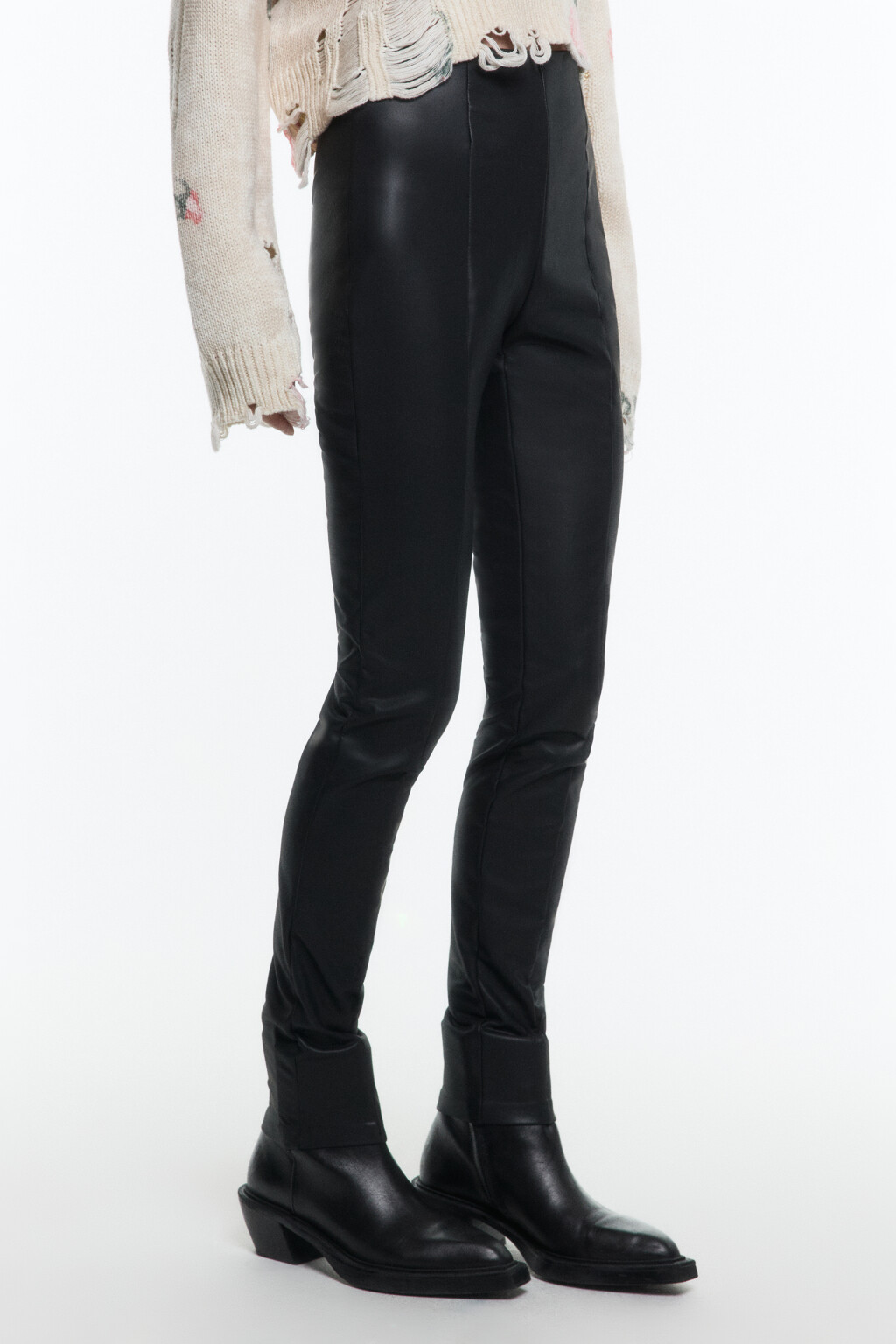 Брюки-леггинсы из искусственной кожи - цвет черный - 3