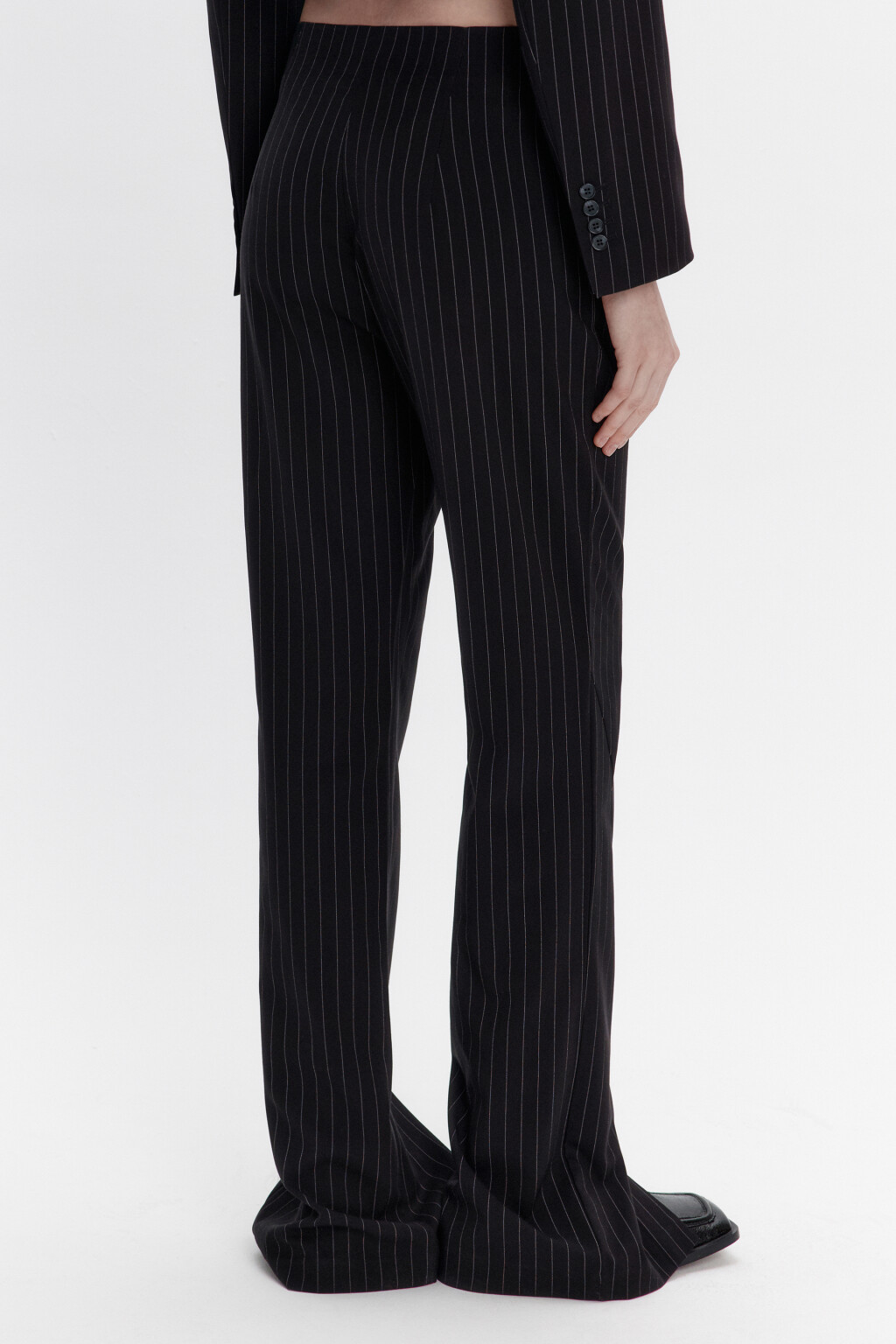 Брюки клеш костюмные с разрезами - цвет черный - 4