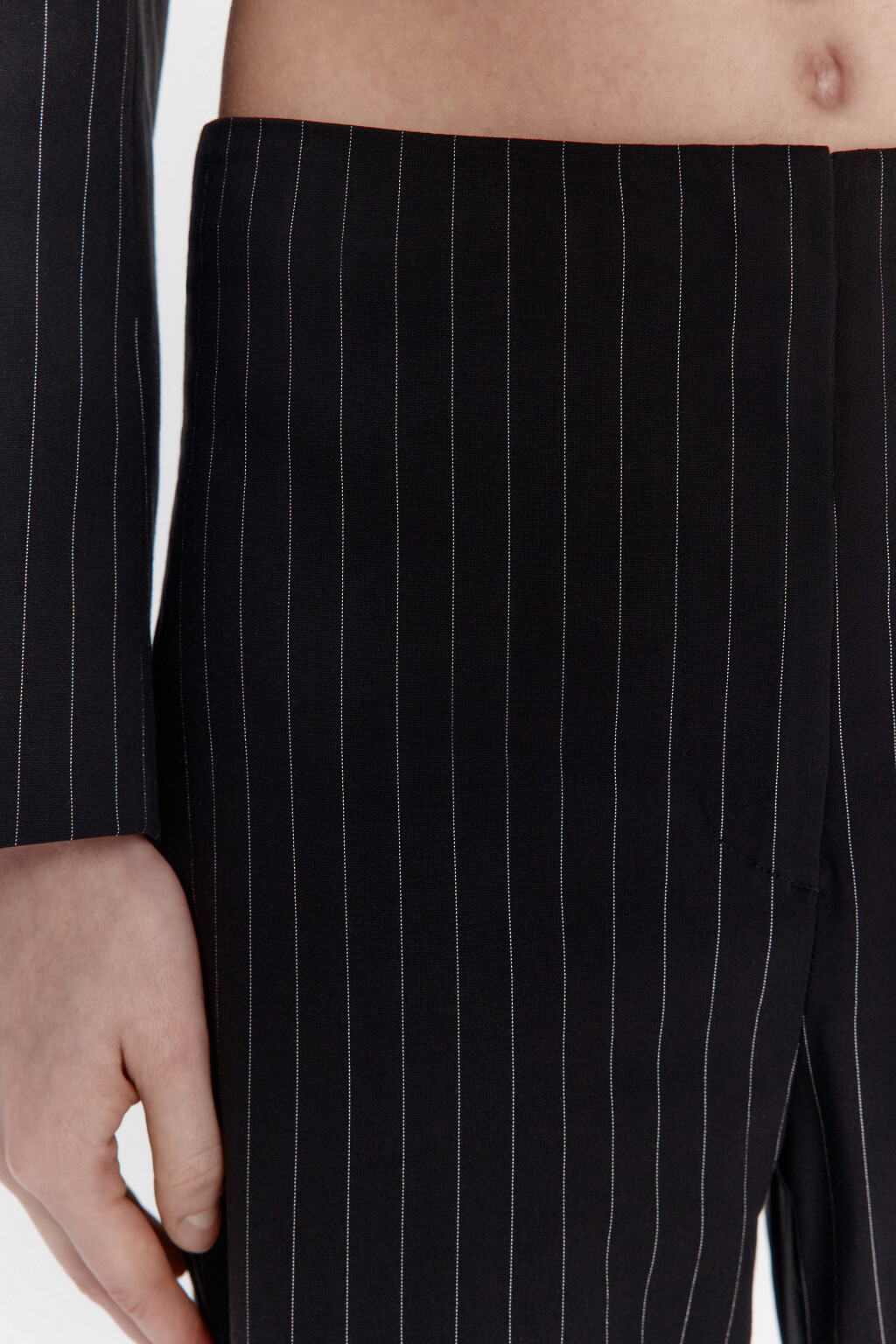 Брюки клеш костюмные с разрезами - цвет черный - 6