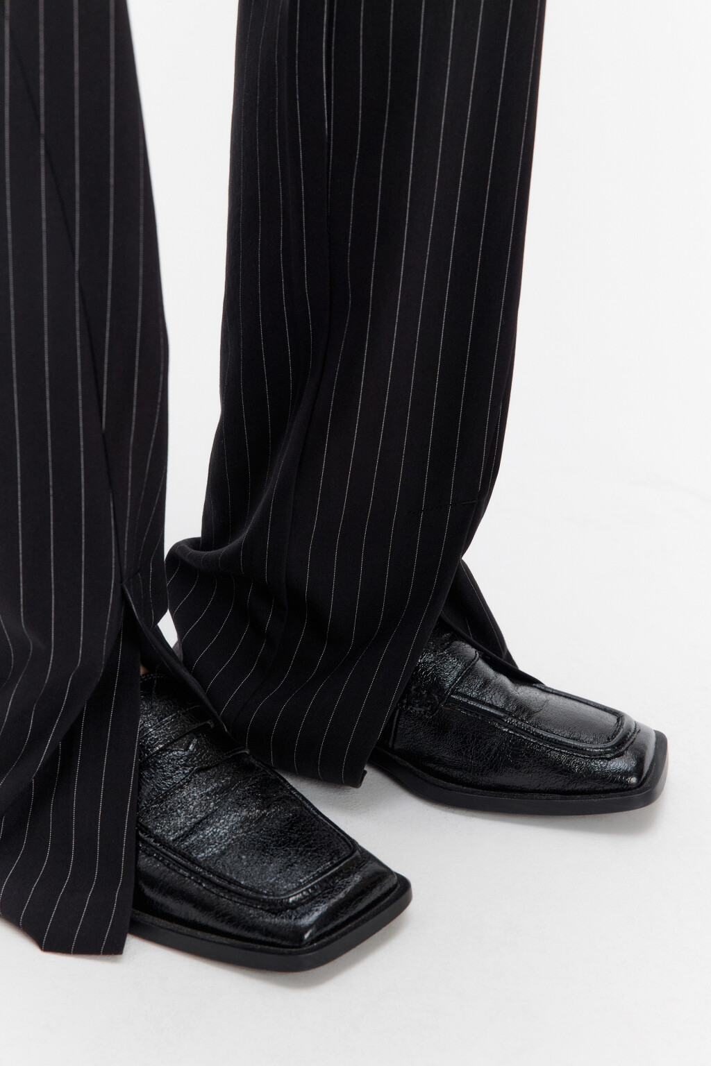 Брюки клеш костюмные с разрезами - цвет черный - 7