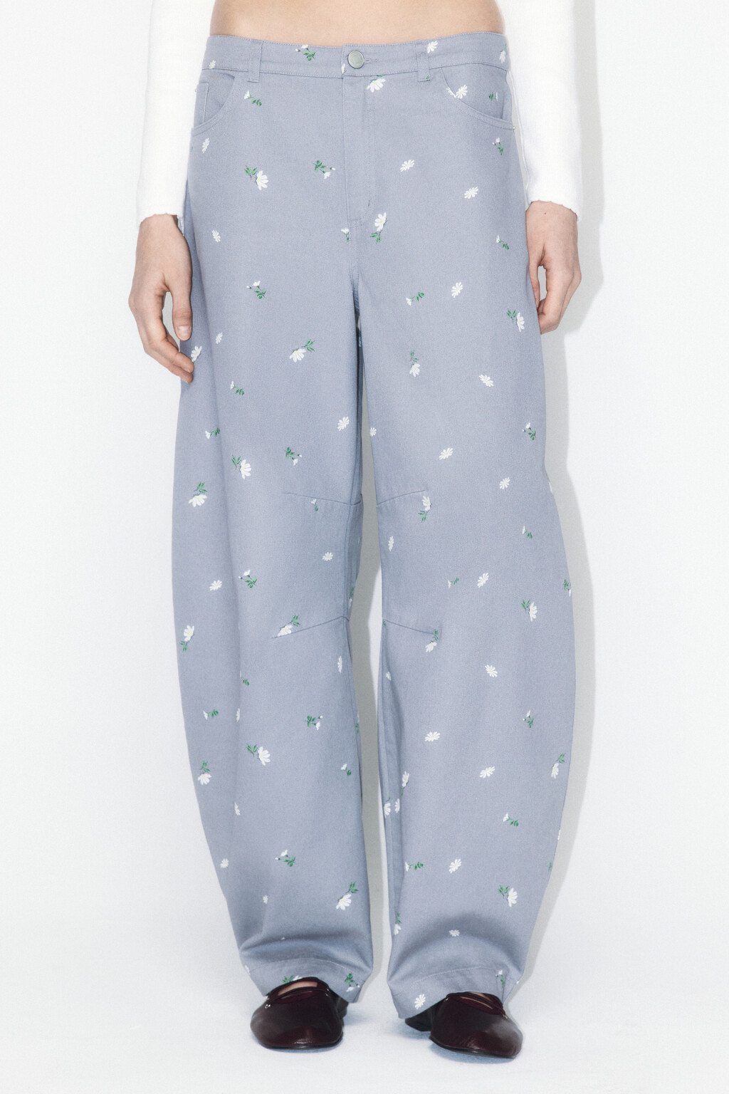 Брюки barrel fit хлопковые с цветочным принтом - цвет серый - 3