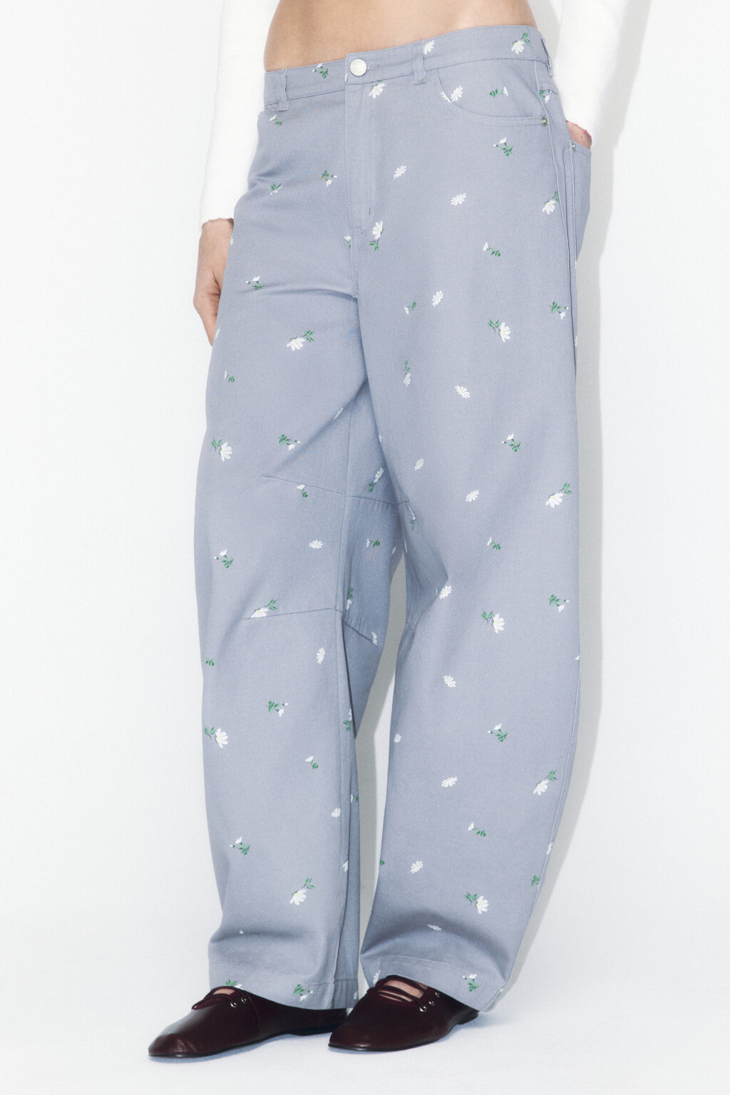Брюки barrel fit хлопковые с цветочным принтом - цвет серый - 4