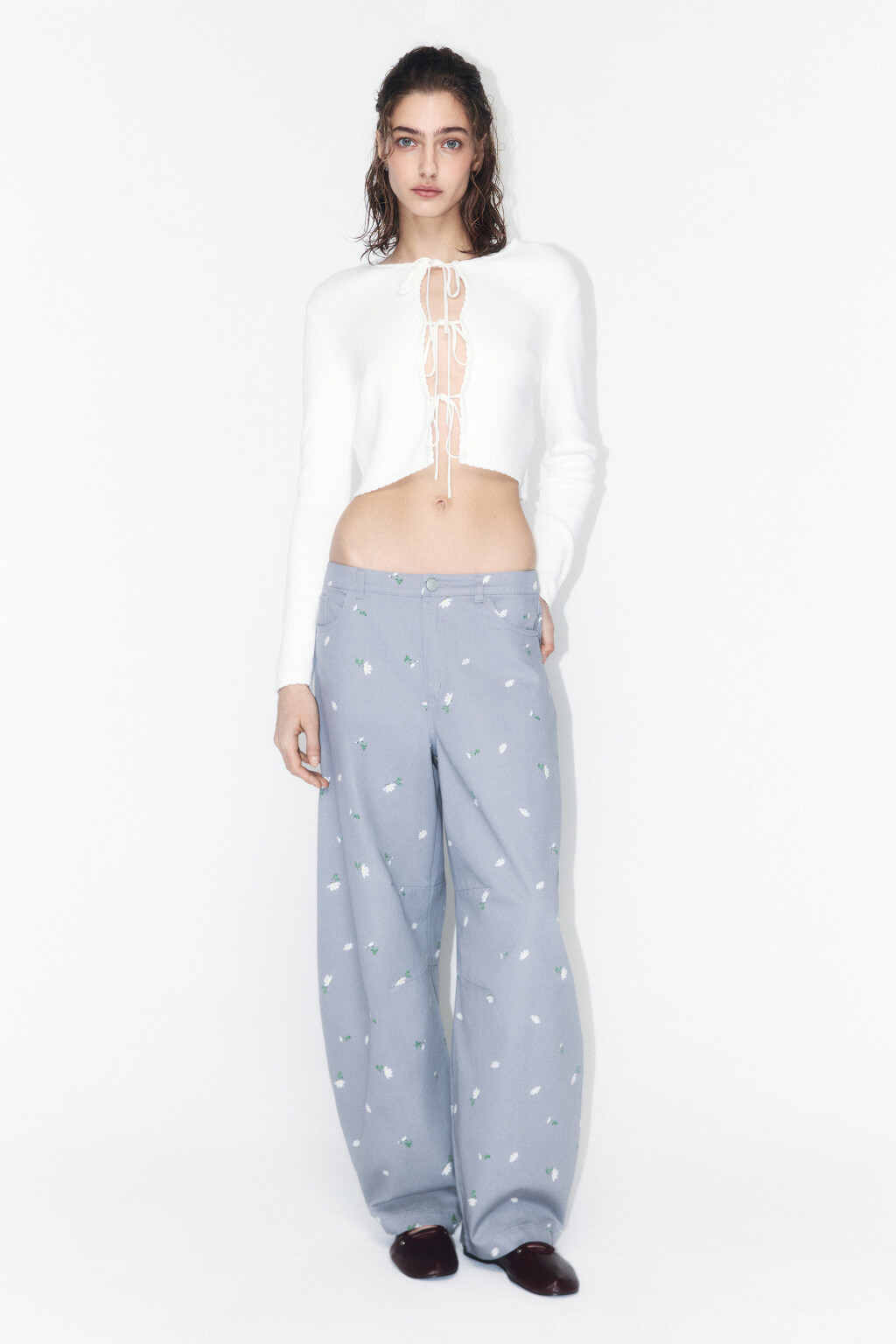 Брюки barrel fit хлопковые с цветочным принтом - цвет серый - 2