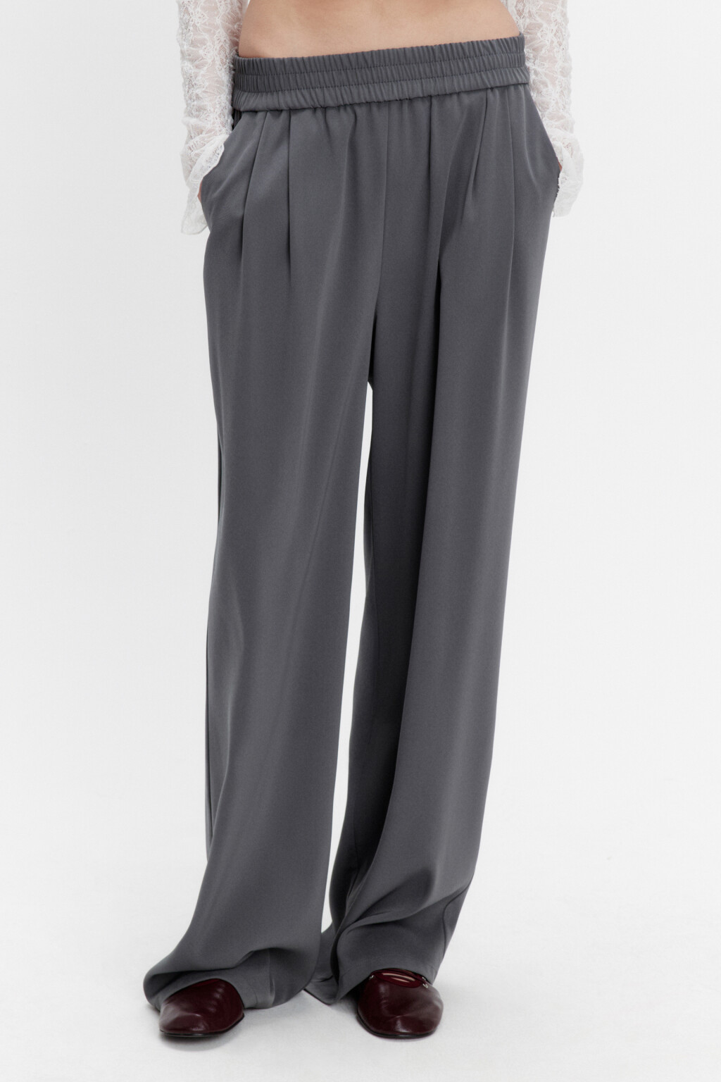 Брюки широкие костюмные с поясом-резинкой - цвет серый - 2
