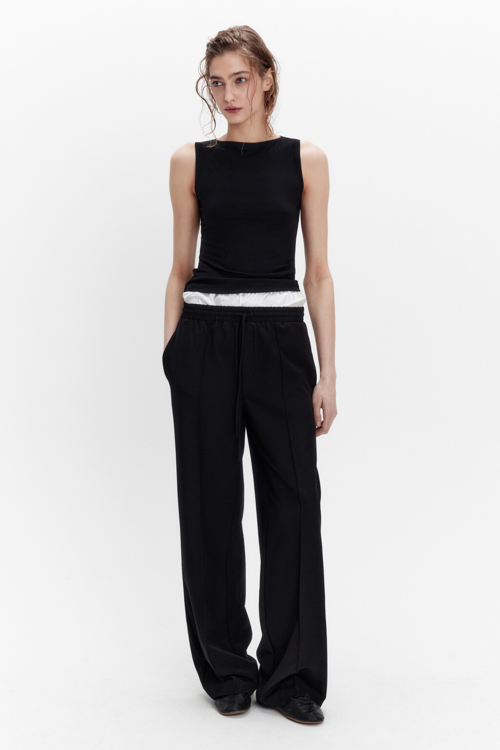 Брюки широкие костюмные с поясом на завязках - цвет черный - 4