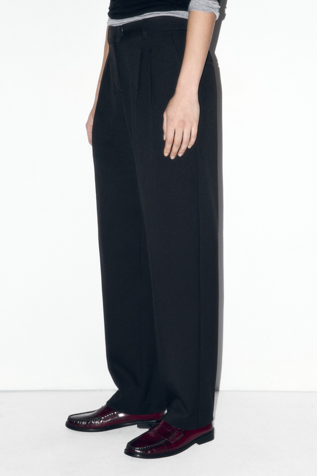Брюки-бананы костюмные с высокой посадкой - цвет черный - 3