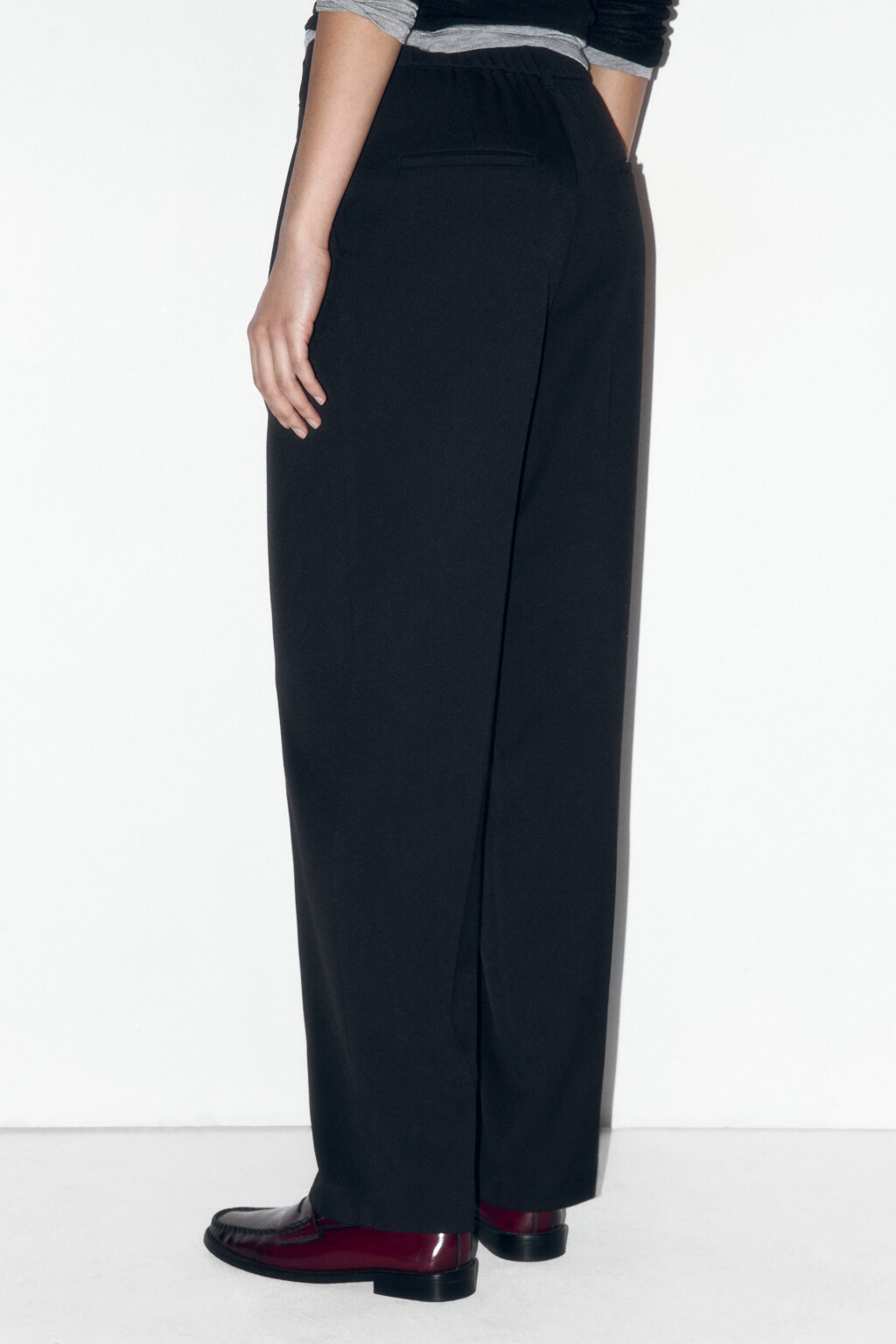 Брюки-бананы костюмные с высокой посадкой - цвет черный - 4