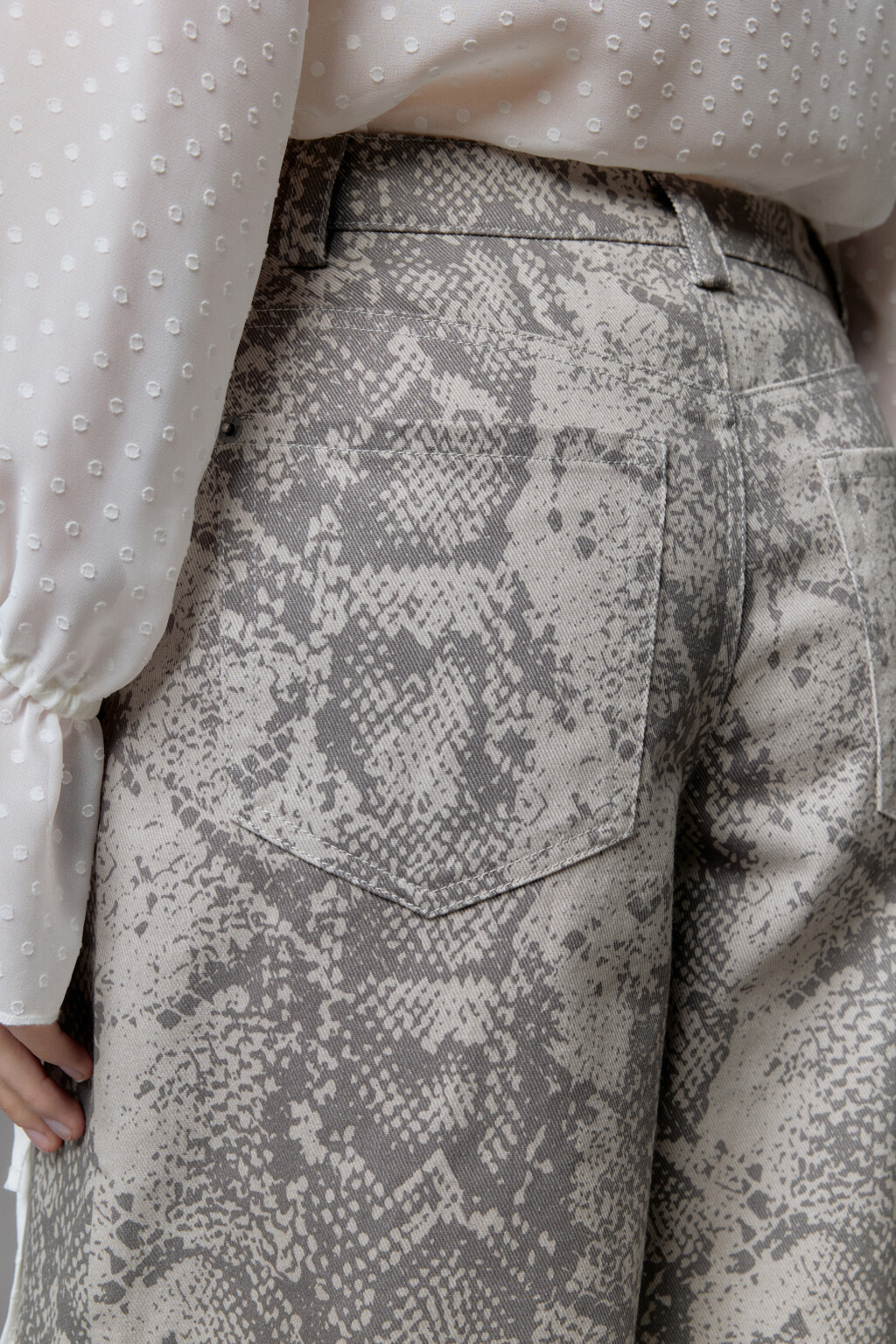 Брюки широкие с принтом под питона - цвет бежевый - 7