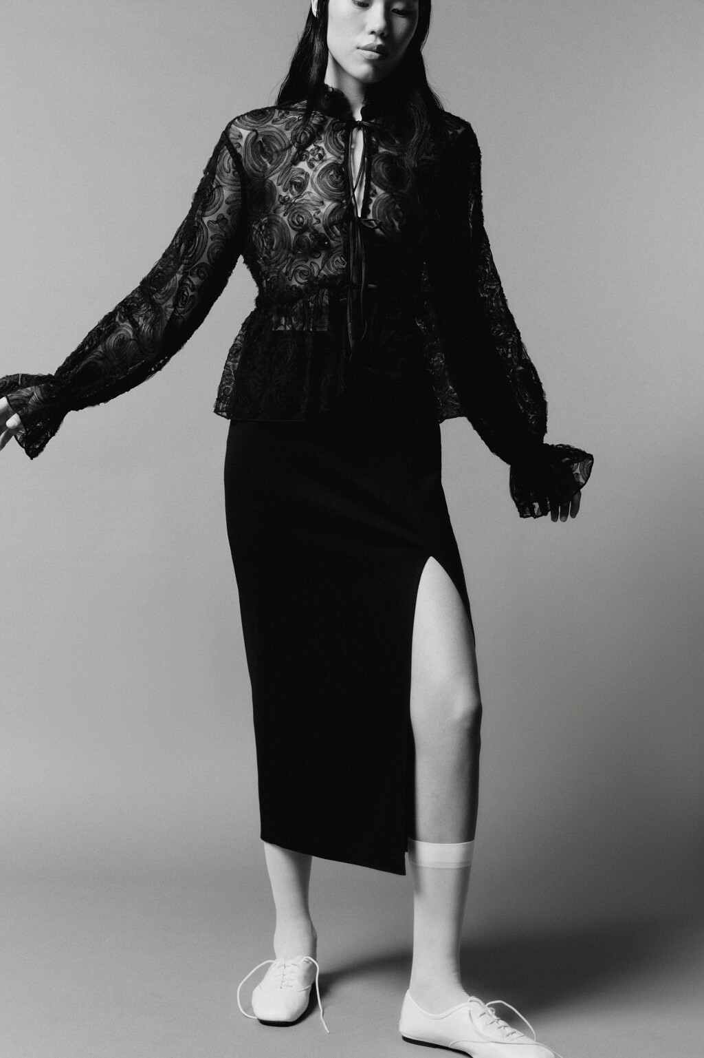 Юбка миди прямая трикотажная с разрезом - цвет черный - 1