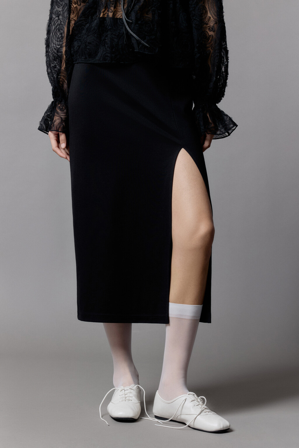 Юбка миди прямая трикотажная с разрезом - цвет черный - 3