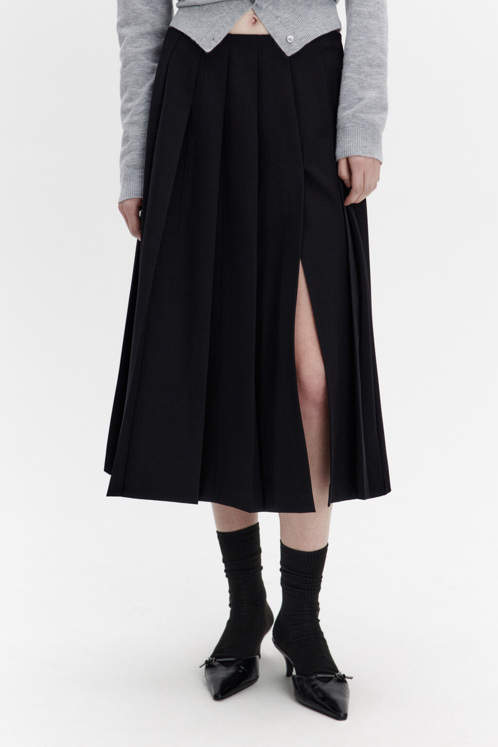 Юбка-трапеция миди костюмная в складку - цвет черный - 3