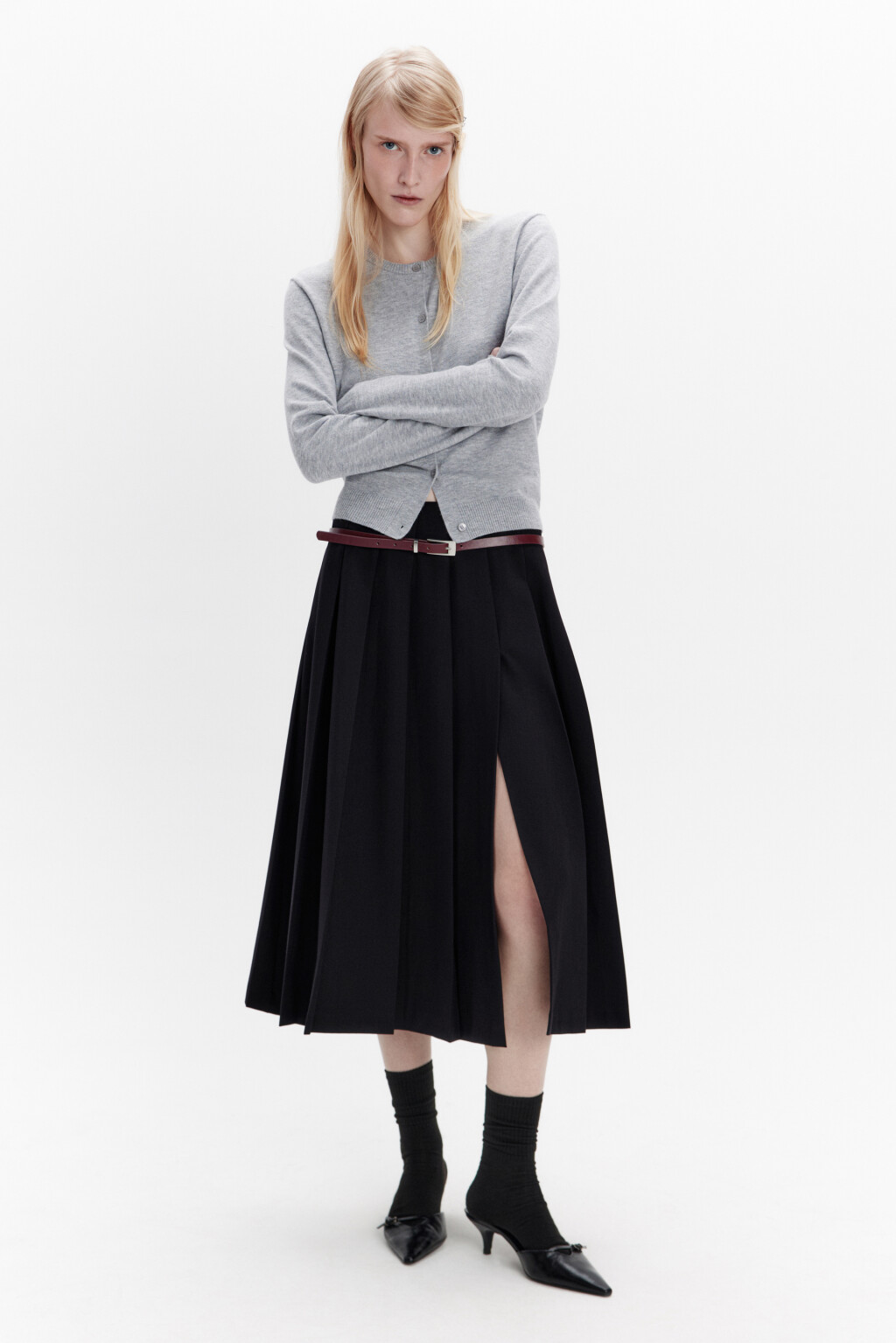 Юбка-трапеция миди костюмная в складку - цвет черный - 6