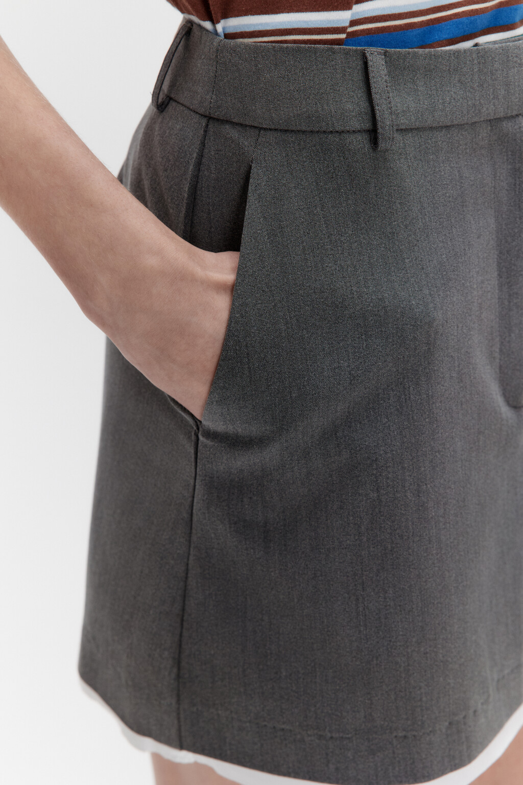 Юбка мини костюмная с контрастной подкладкой - цвет серый - 6