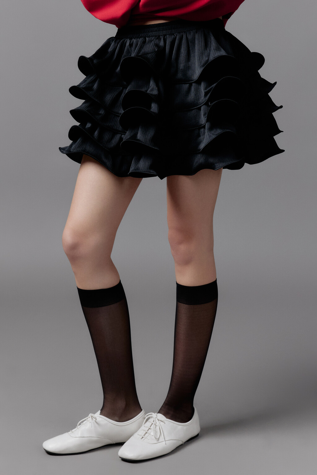 Юбка мини ярусная из ткани плиссе - цвет черный - 4