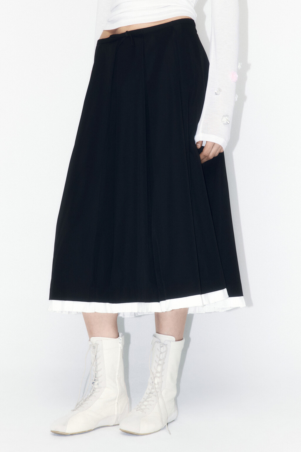 Юбка миди в складку с контрастной подкладкой - цвет черный - 3